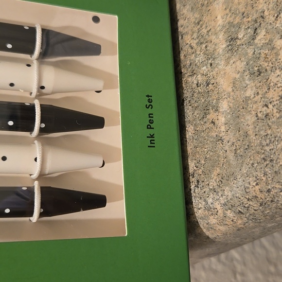 Kate Spade Green Boxed Black and White Pen Set of 5 New - Picture 2 of 3